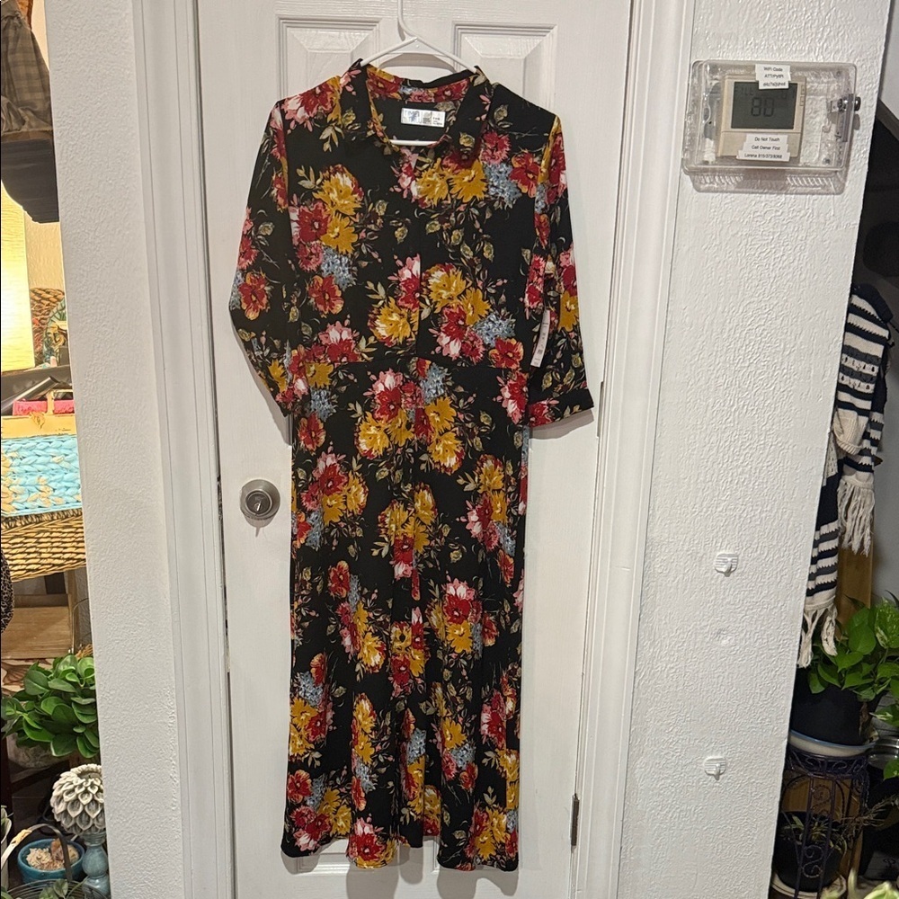 Time and Tru Black Floral Long Sleeve Dress